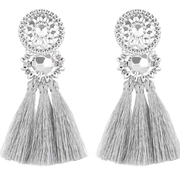 ✨SILVER ON SILVER VINTAGE LOOK BETTY TASSLEEARRING - Picture 2 of 8